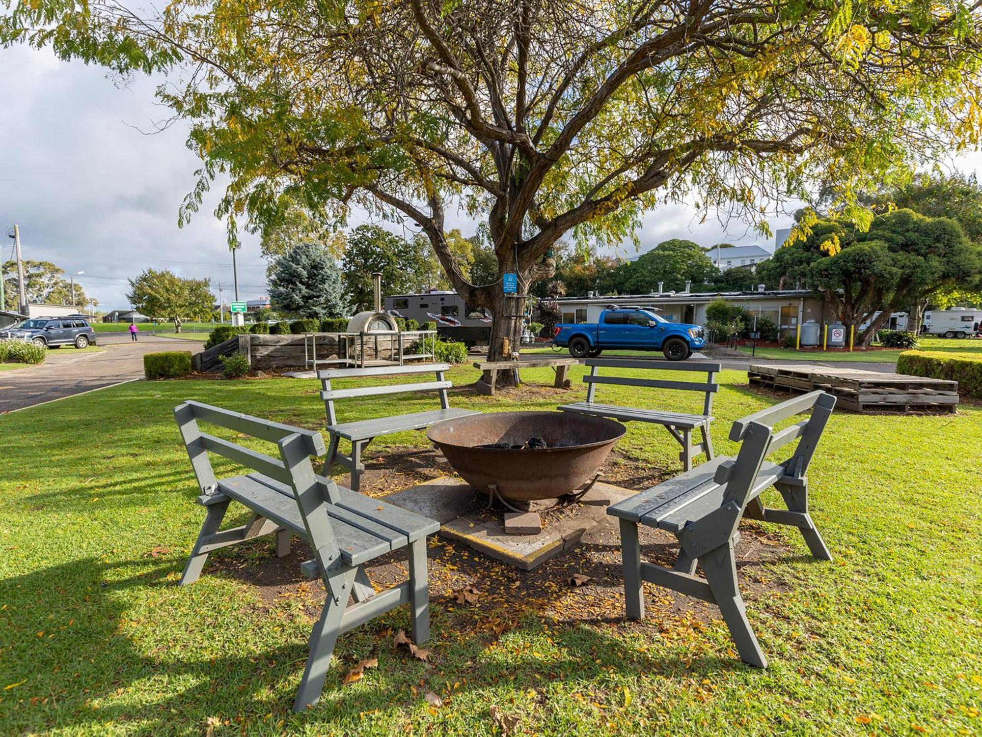 Nrma Bairnsdale Riverside Holiday Park Exterior photo