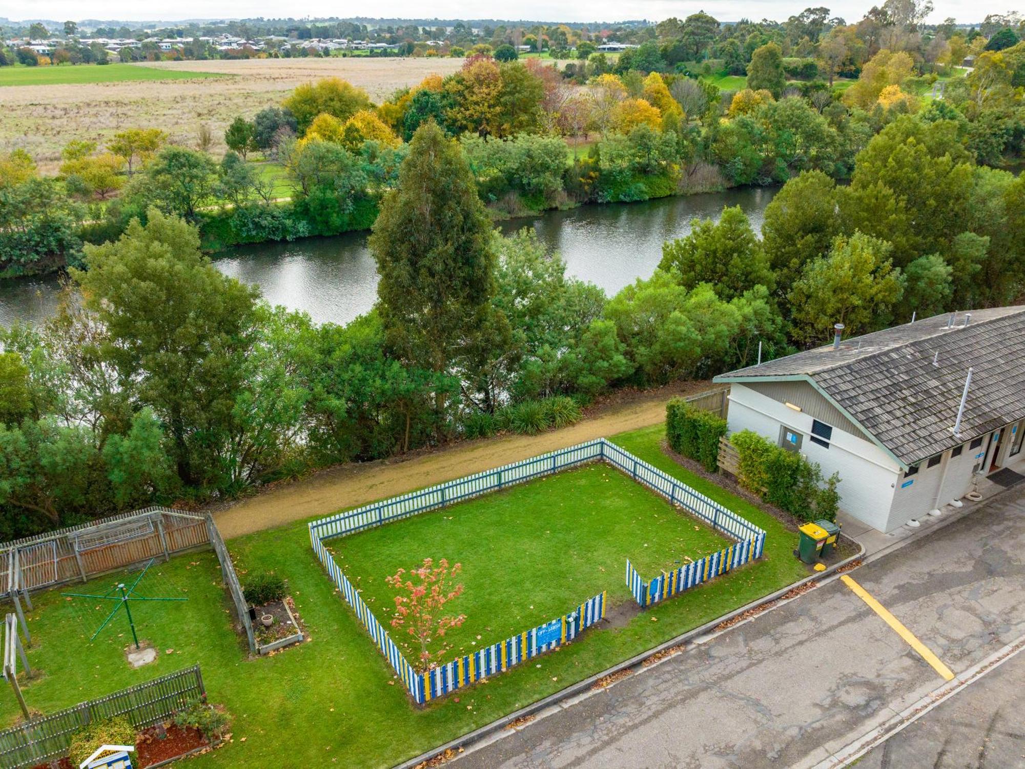 Nrma Bairnsdale Riverside Holiday Park Exterior photo