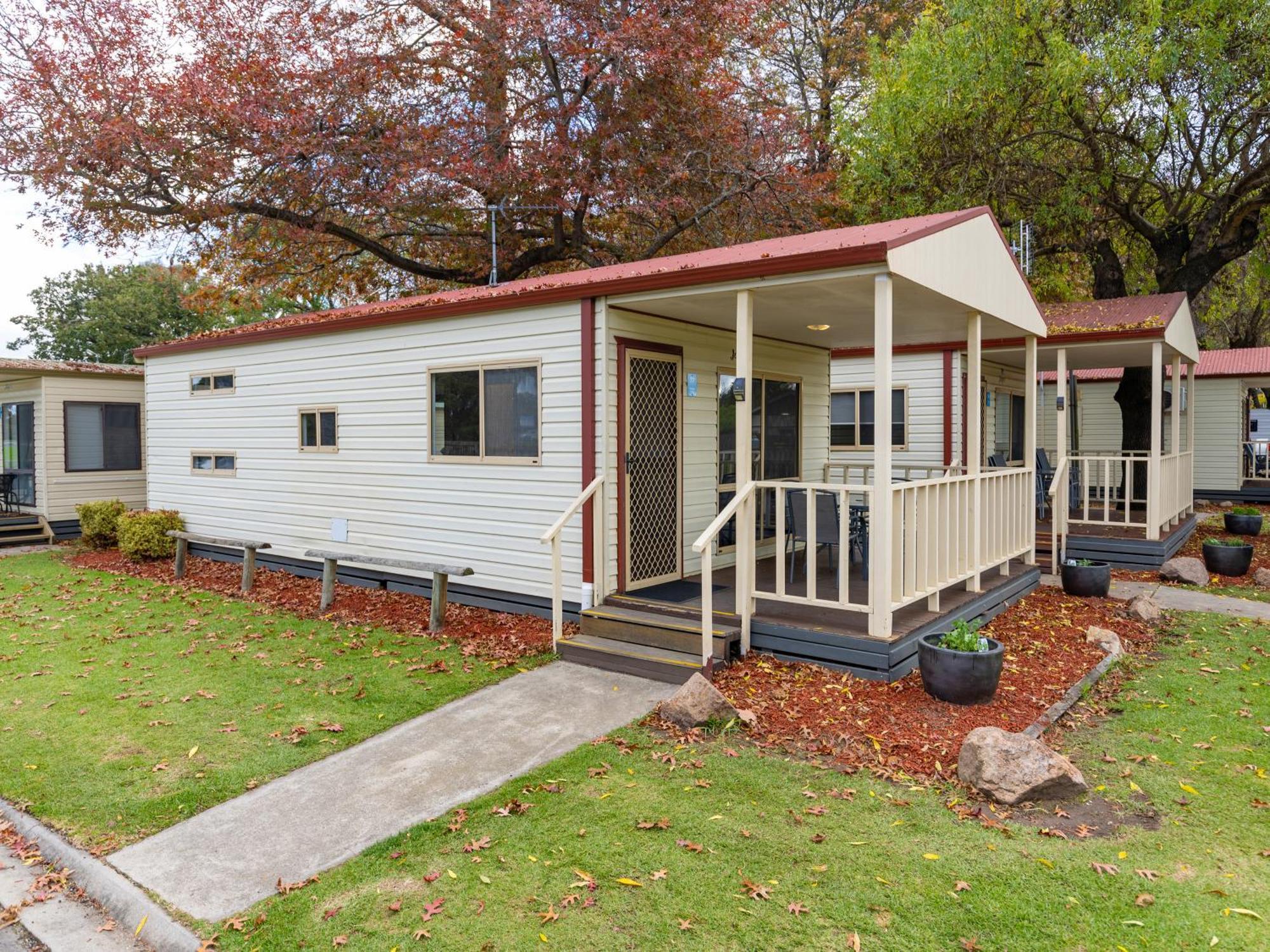 Nrma Bairnsdale Riverside Holiday Park Room photo