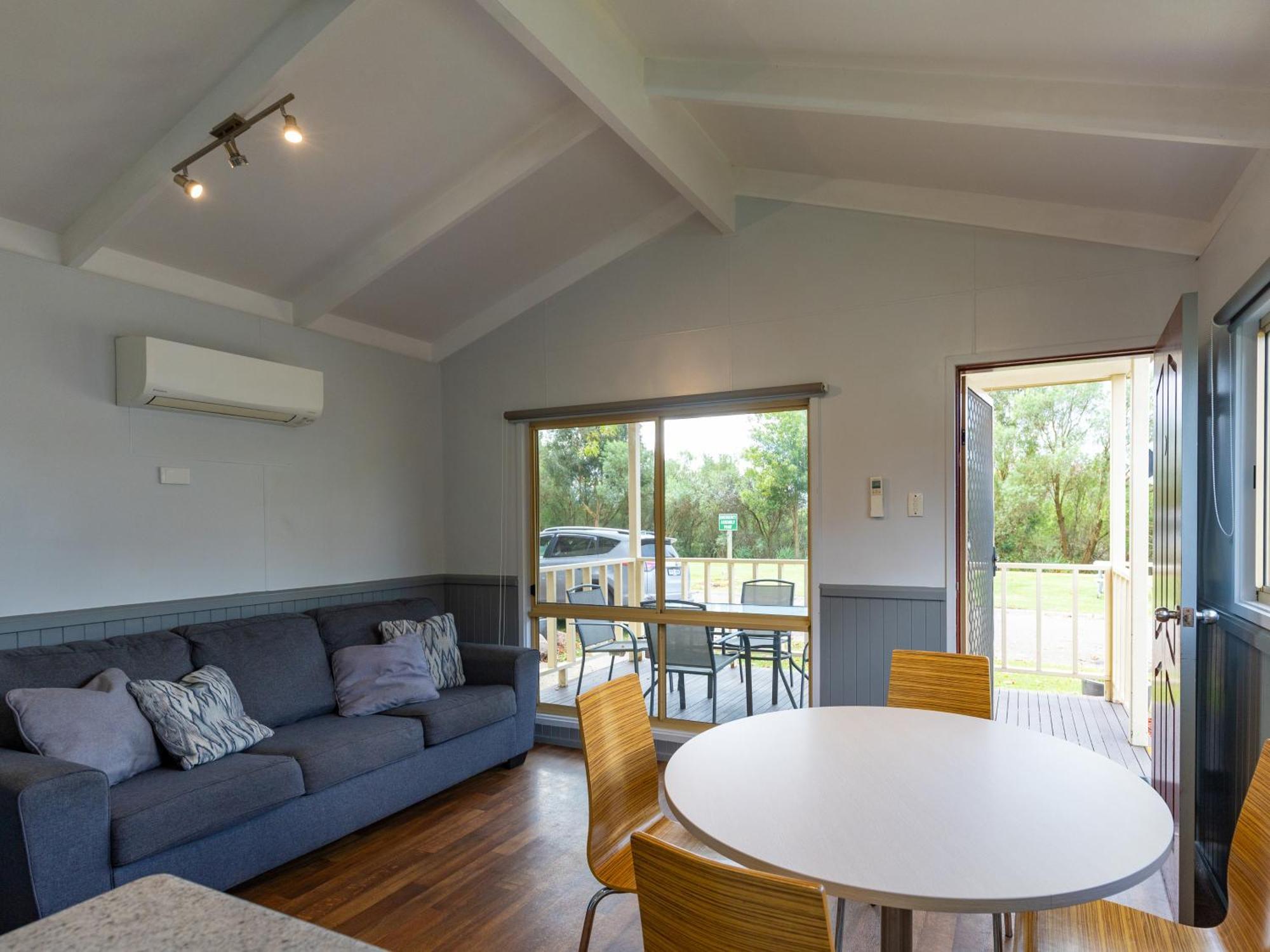 Nrma Bairnsdale Riverside Holiday Park Room photo