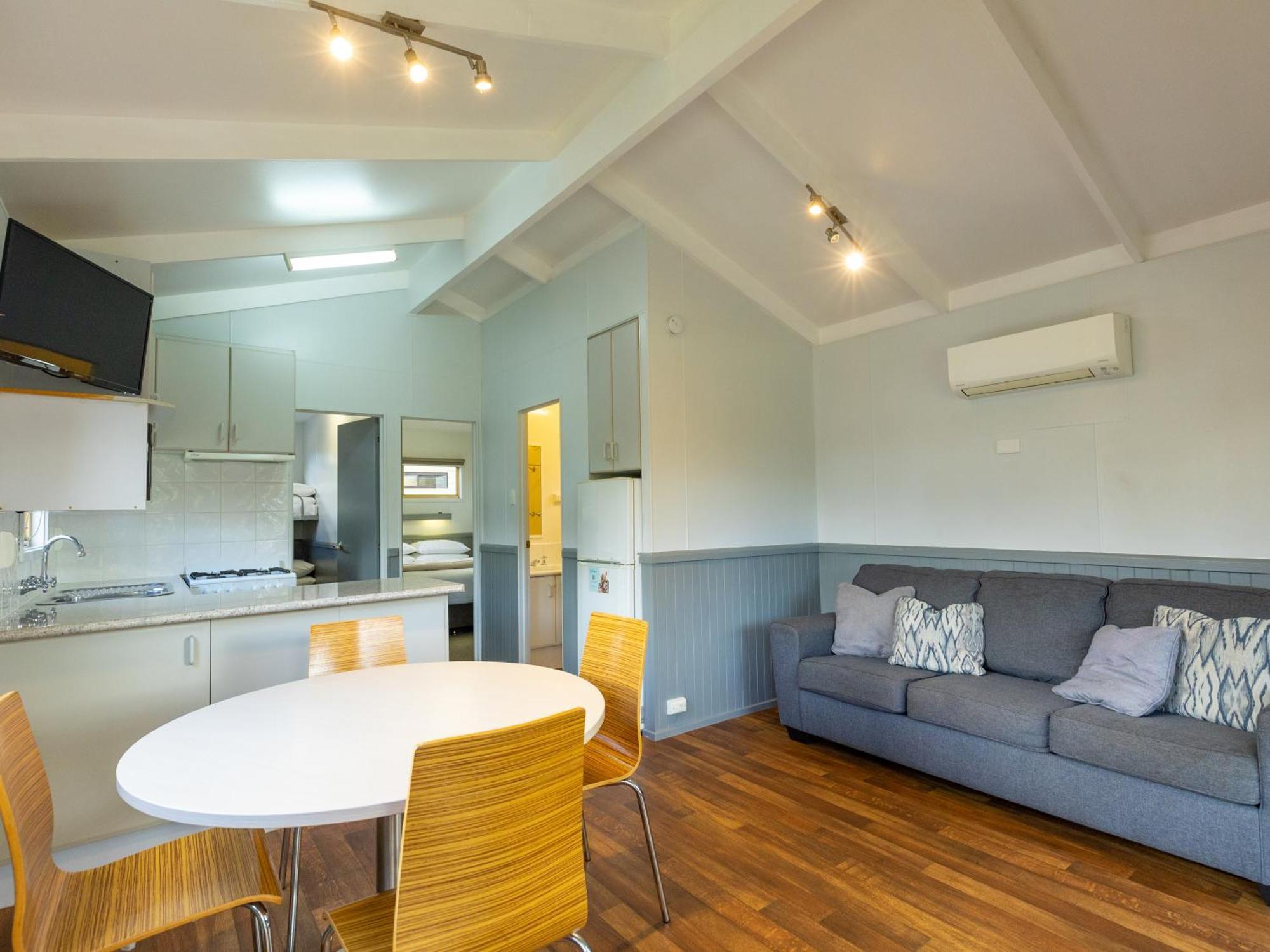 Nrma Bairnsdale Riverside Holiday Park Room photo