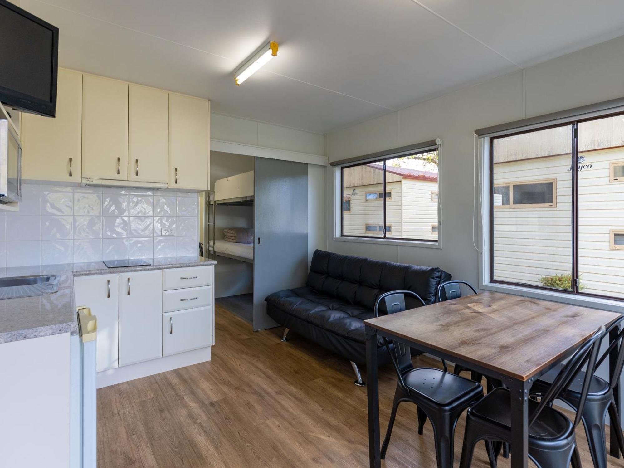 Nrma Bairnsdale Riverside Holiday Park Room photo