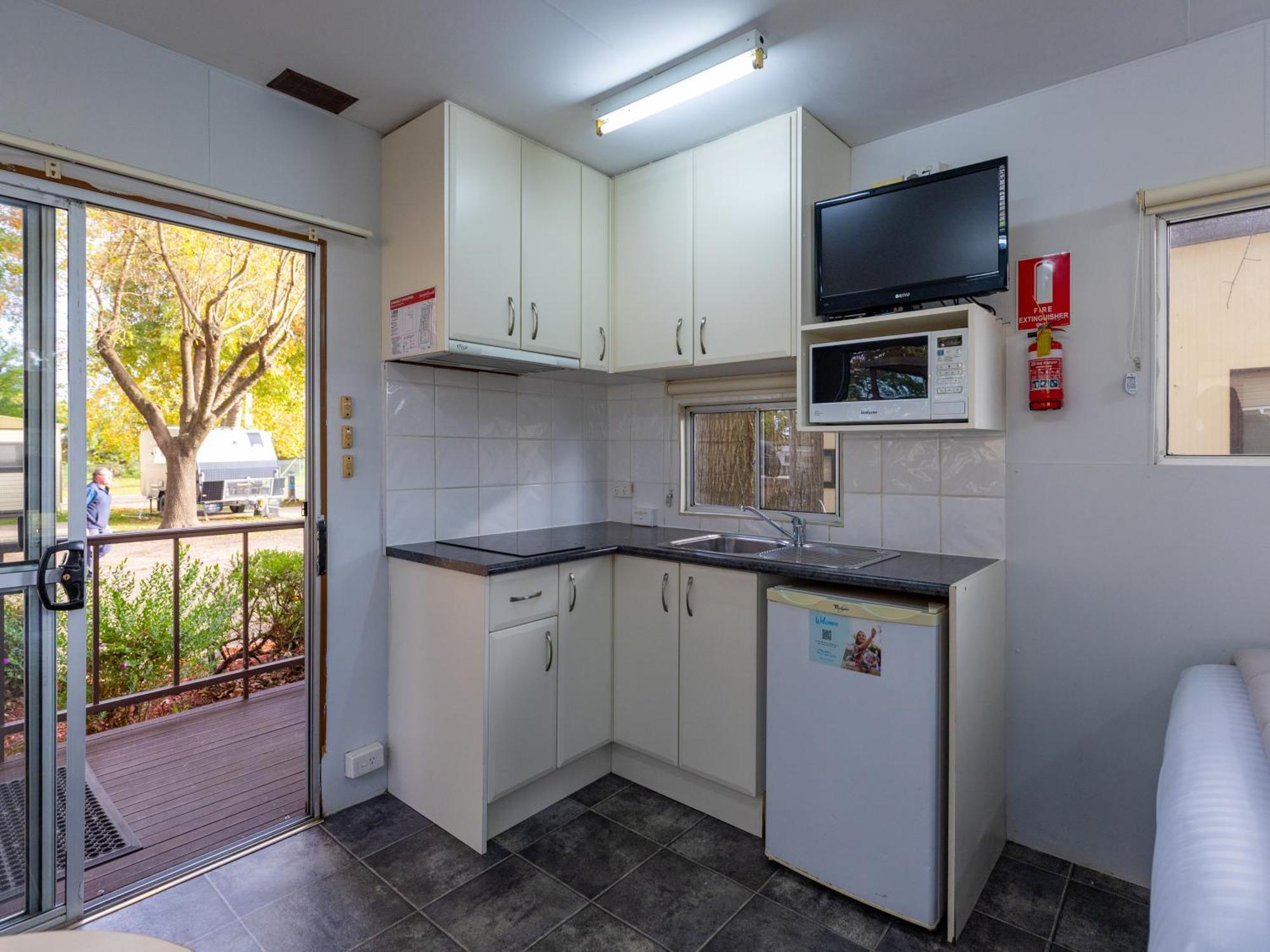 Nrma Bairnsdale Riverside Holiday Park Room photo