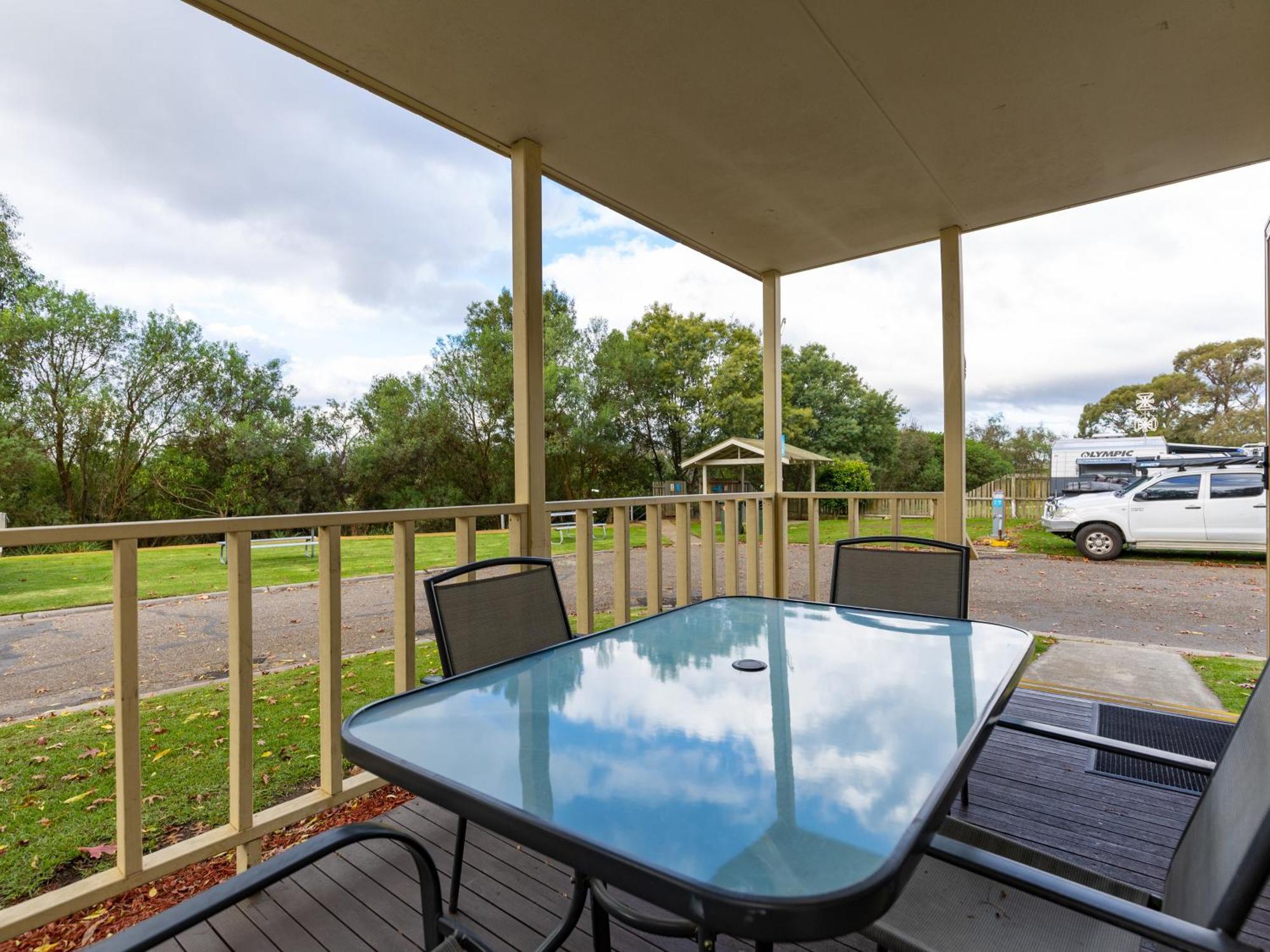 Nrma Bairnsdale Riverside Holiday Park Room photo