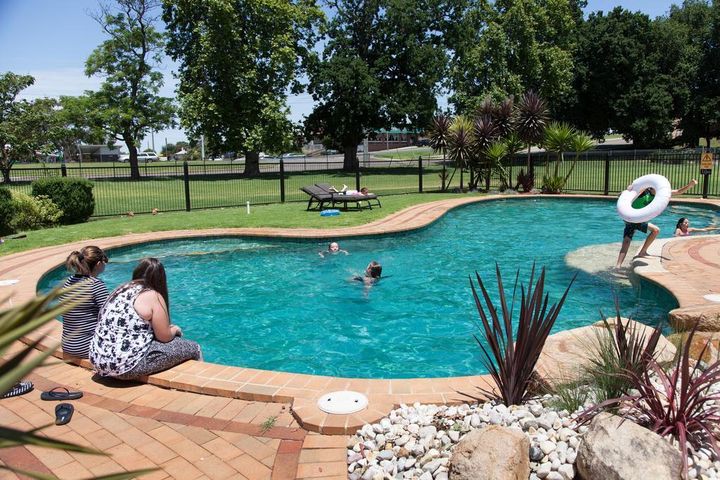 Nrma Bairnsdale Riverside Holiday Park Exterior photo