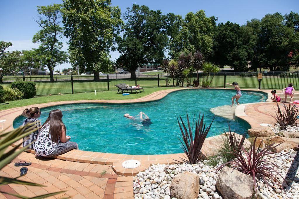 Nrma Bairnsdale Riverside Holiday Park Exterior photo